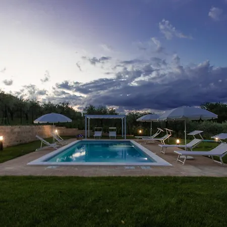 Villa La Collina Degli Ulivi 8&2, Emma Montefalco