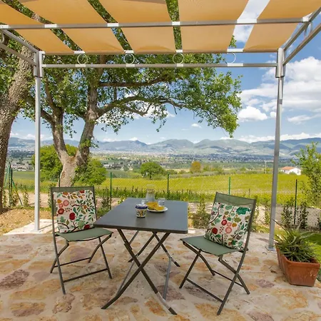 La Collina Degli Ulivi 8&2, Emma * מונטפאלקו