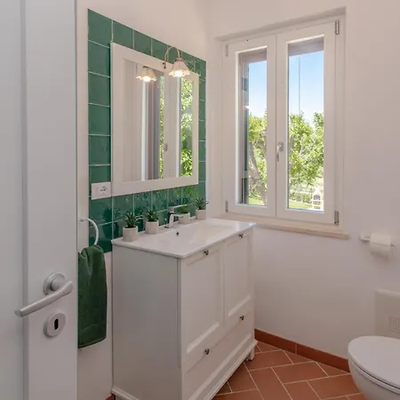 La Collina Degli Ulivi 8&2, Emma