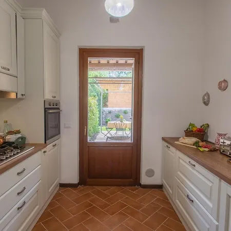 Villa La Collina Degli Ulivi 8&2, Emma *