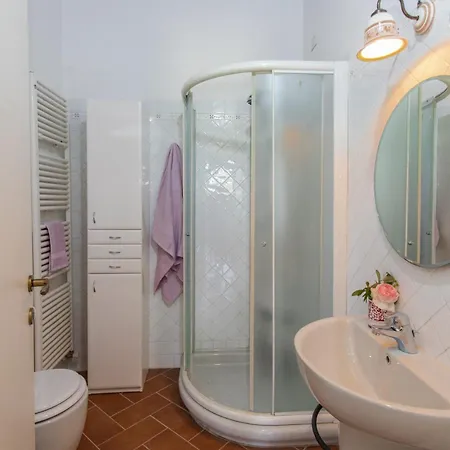 La Collina Degli Ulivi 8&2, Emma