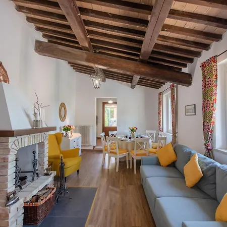 Villa La Collina Degli Ulivi 8&2, Emma Montefalco