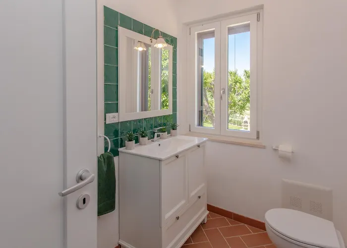 La Collina Degli Ulivi 8&2, Emma